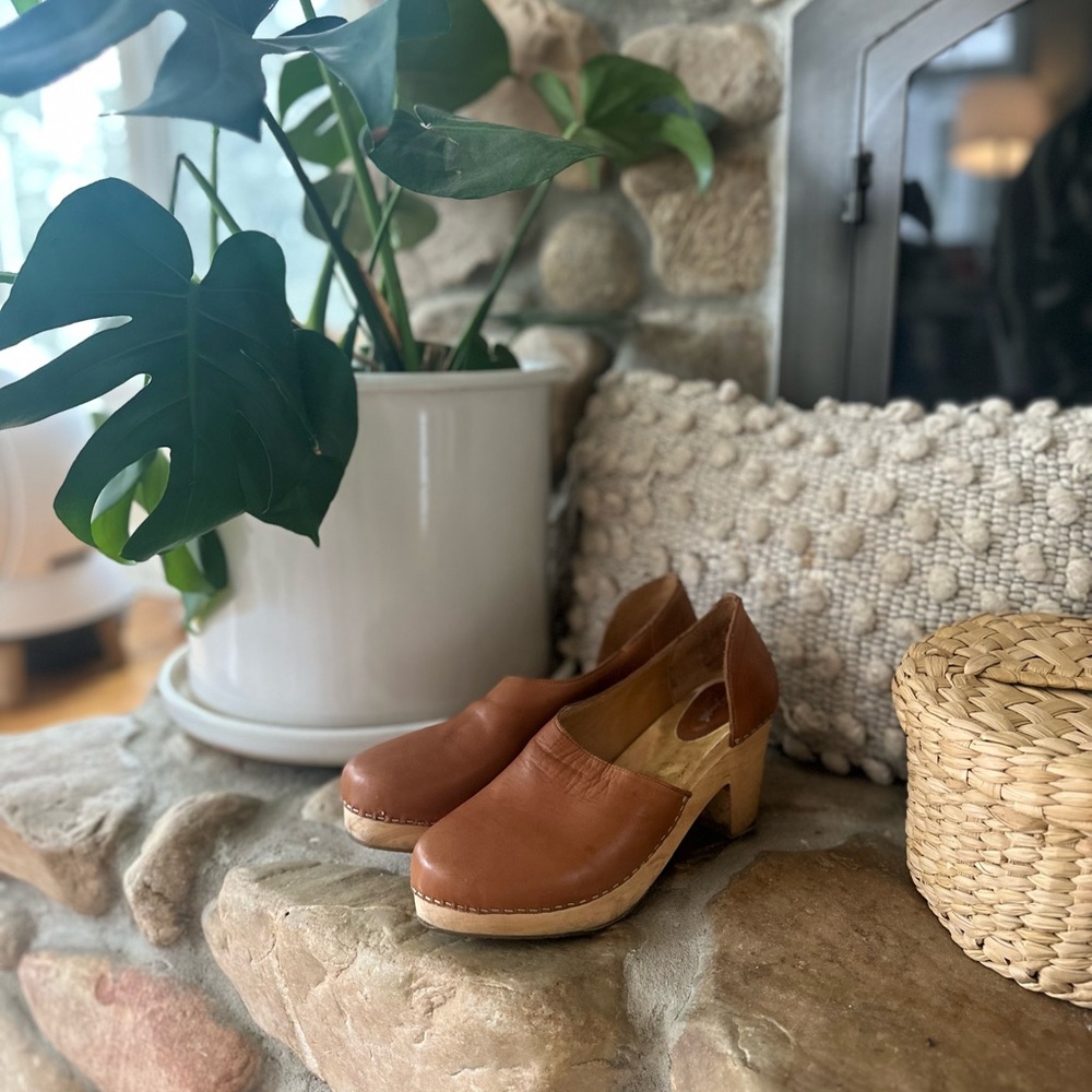 Free People Women's Tan Leather Clog Heels - Classic Comfort - Picture 2 of 10